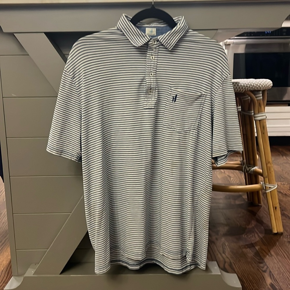 Johnnie-O 4 button hangin out polo Mens M blue & white striped